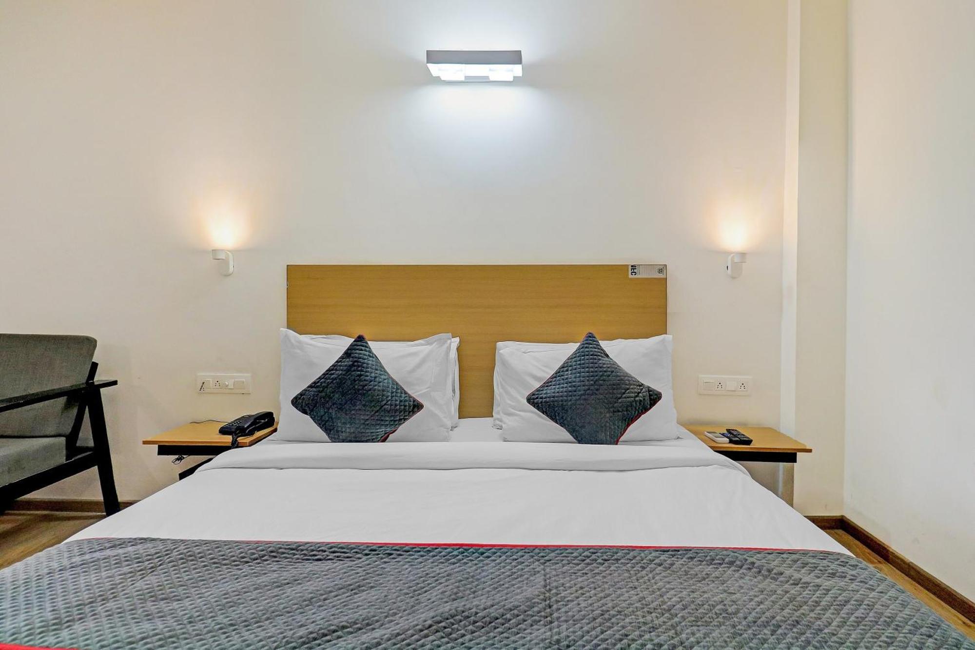 Townhouse Sector 30 Near Botanic Garden Of Indian Republic Hotel Noida Exterior foto
